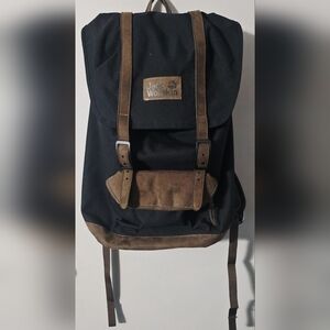 Jack Wolfskin Earlham day backpack 24L magnetic closure black/brown suede